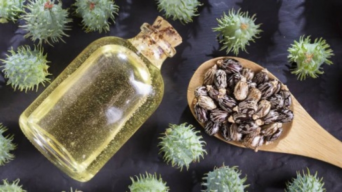 Une recette beauté maison avec de l'huile de ricin pour la croissance
