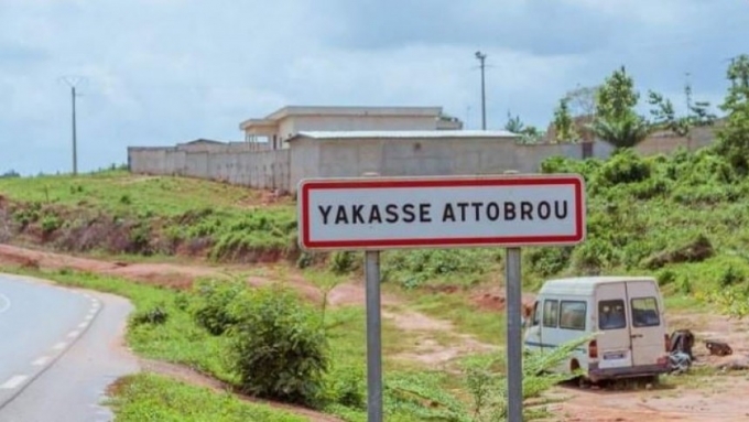 YakasséAttobrou un instituteur à la retraite découpe et brûle le